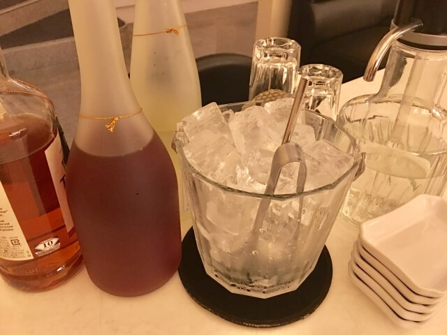 店内のテーブル